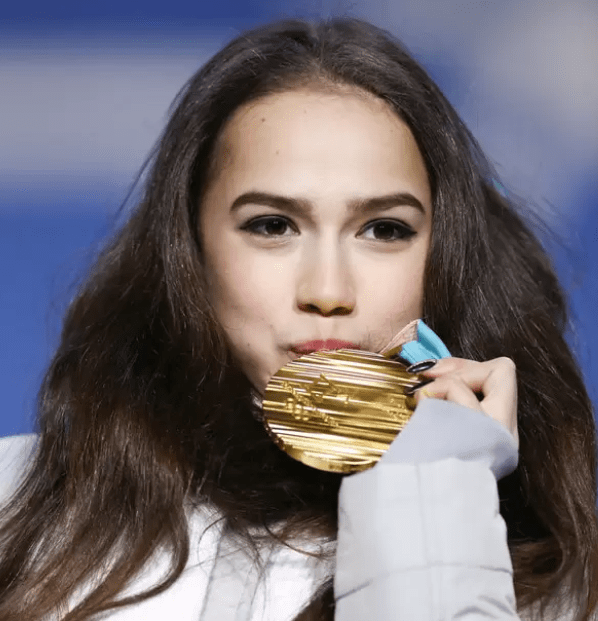 三亿体育平台 -包含赛后埃因霍温调整名单以备中超，复出首秀环节打磨，质疑声仍在，临场指挥获称赞的词条